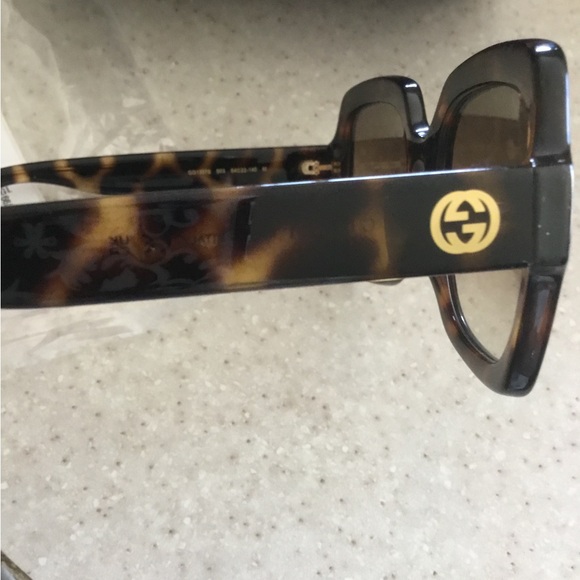 💕AUTHENTIC GUCCI TORTOISE SUNGLASSES 💕 - Picture 5 of 7